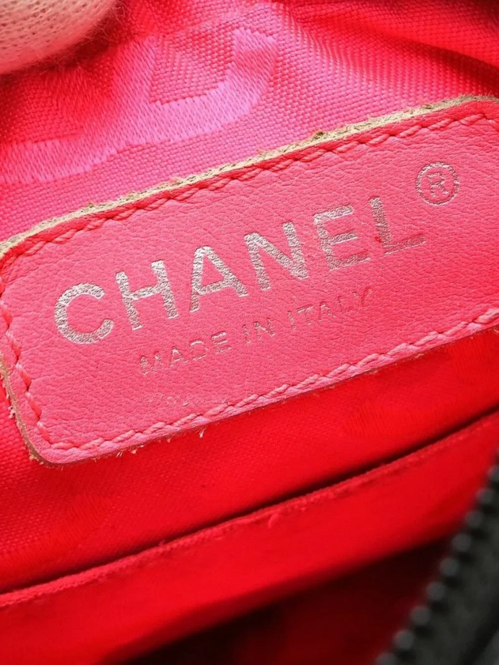 CHANEL outside 	ab